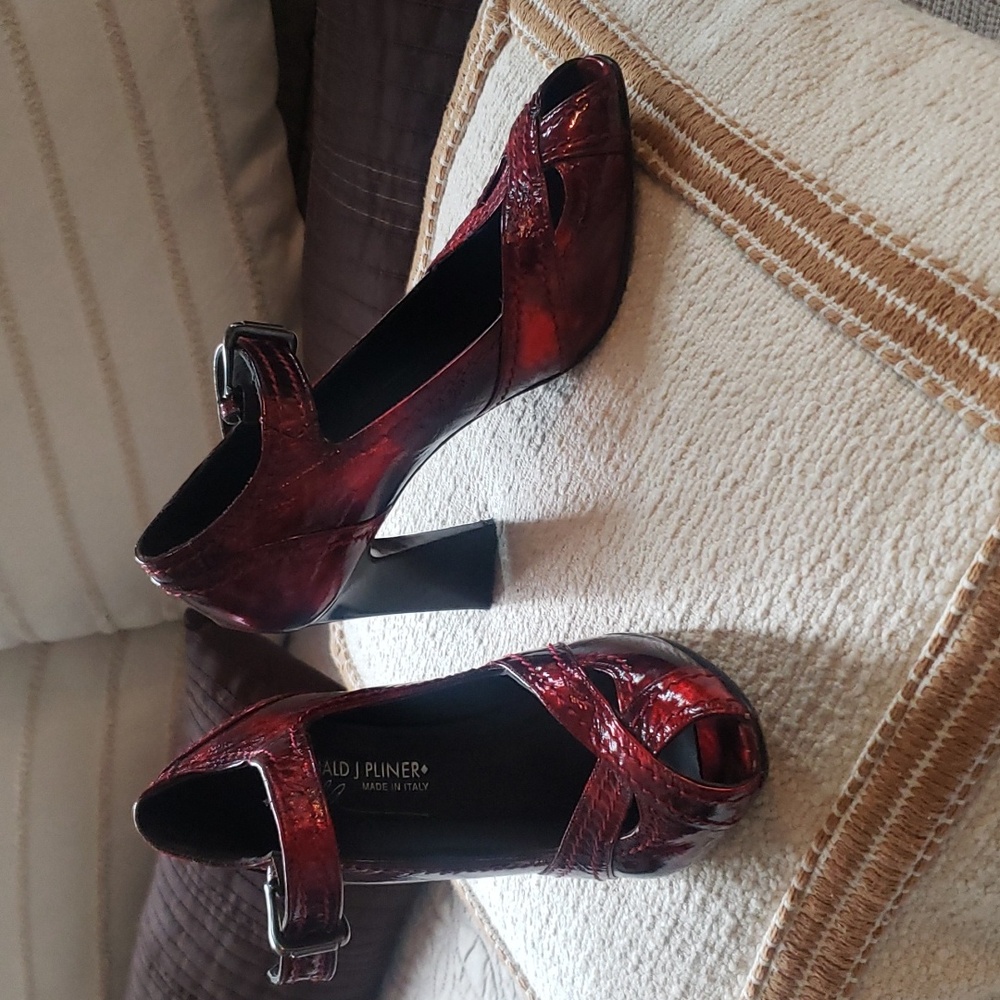 Red Donald J. Pliner Patent Leather Pumps - Size 6.5